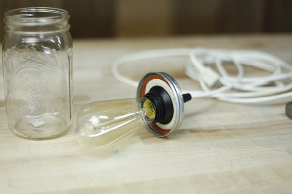 DIY-Hanging-Mason-Jar-Light-11-600x400.jpg