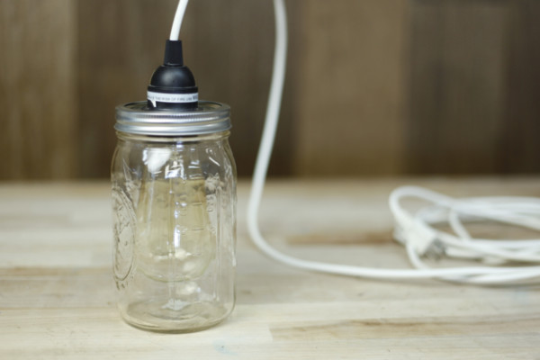 DIY-Hanging-Mason-Jar-Light-13-600x400.jpg