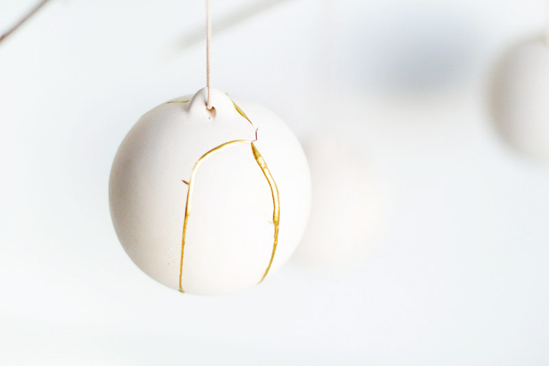 DIY-Kintsugi-Gold-Fixed-Baubles-Fall-For-DIY-73.jpg