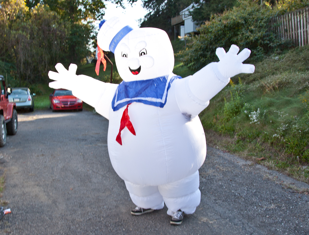 DIY-stay-puft-marshmallow-man-costume-side-view.jpg