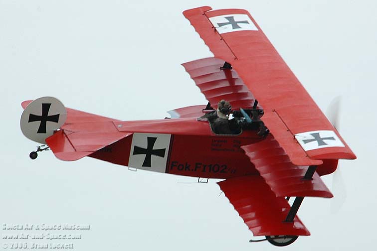 DSC_6108 Fokker Dr1 replica right rear in flight l.jpg