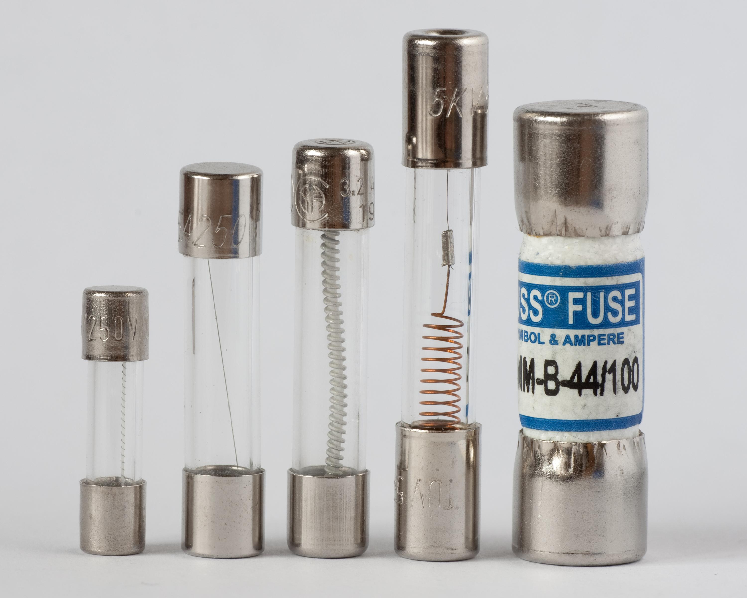 Different_Sizes_of_Insert_Fuses.jpg