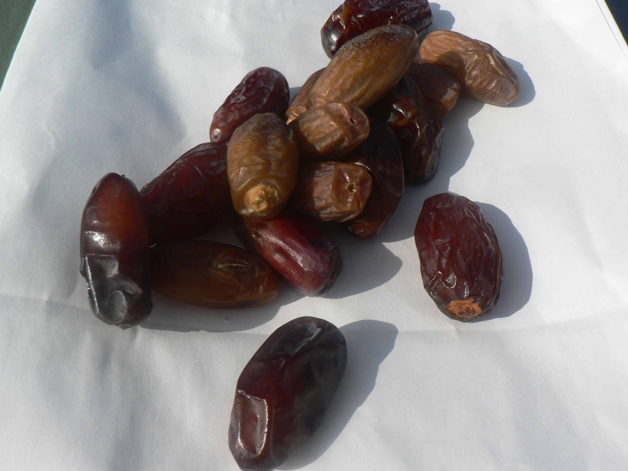 Dried_dates.jpg