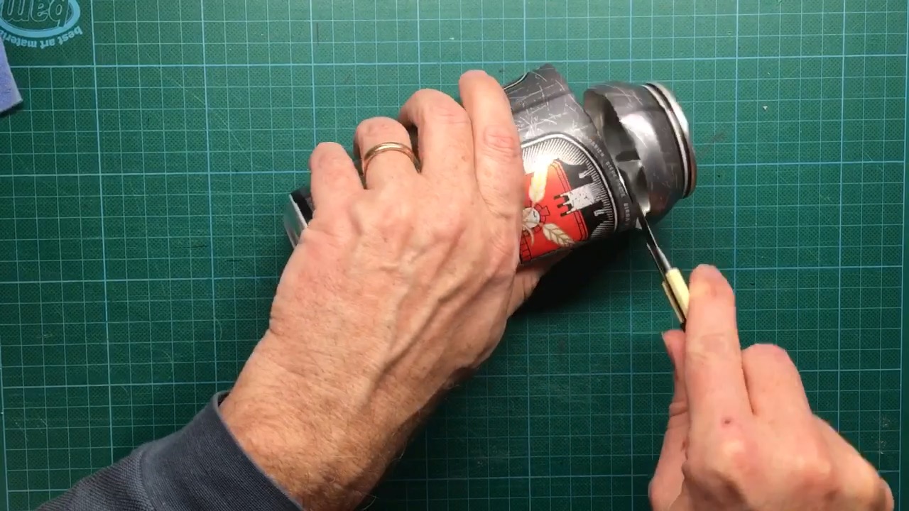 Drop stopping pour from soda can 08.JPG