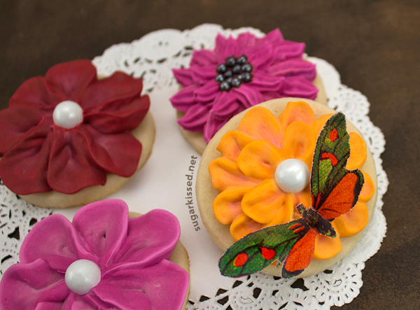 Easy, Stunning, Dimensional Icing Flowers-35.jpg