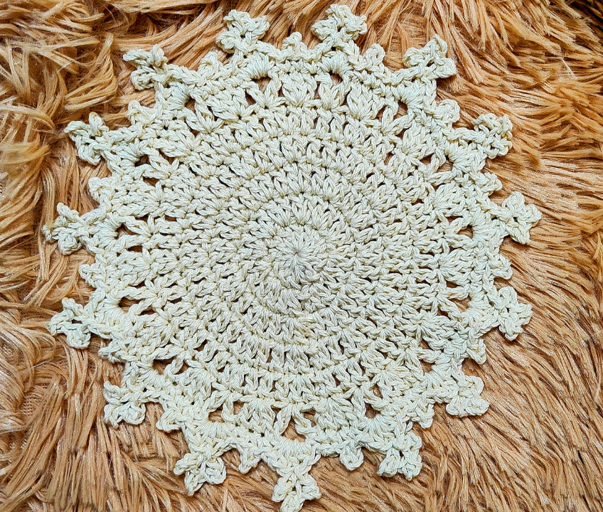 Easy Crochet Snowflake Doily.png