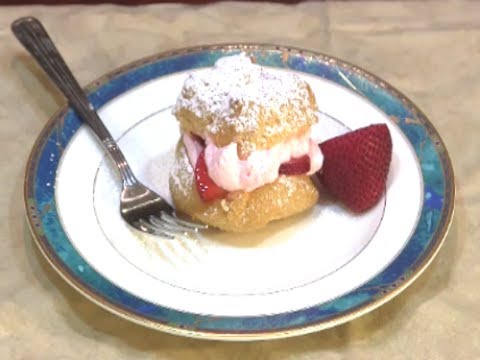 Easy Homemade Strawberry Filled Cream Puffs