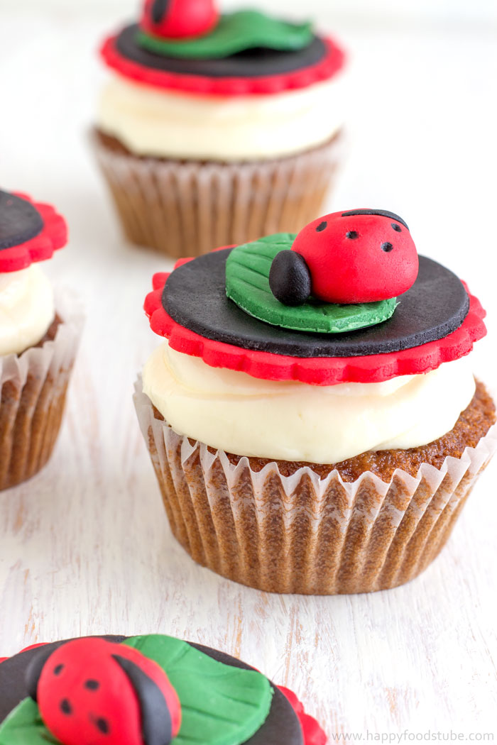 Easy-Ladybug-Cupcake-Toppers-Fondant-Tutorial-2.jpg