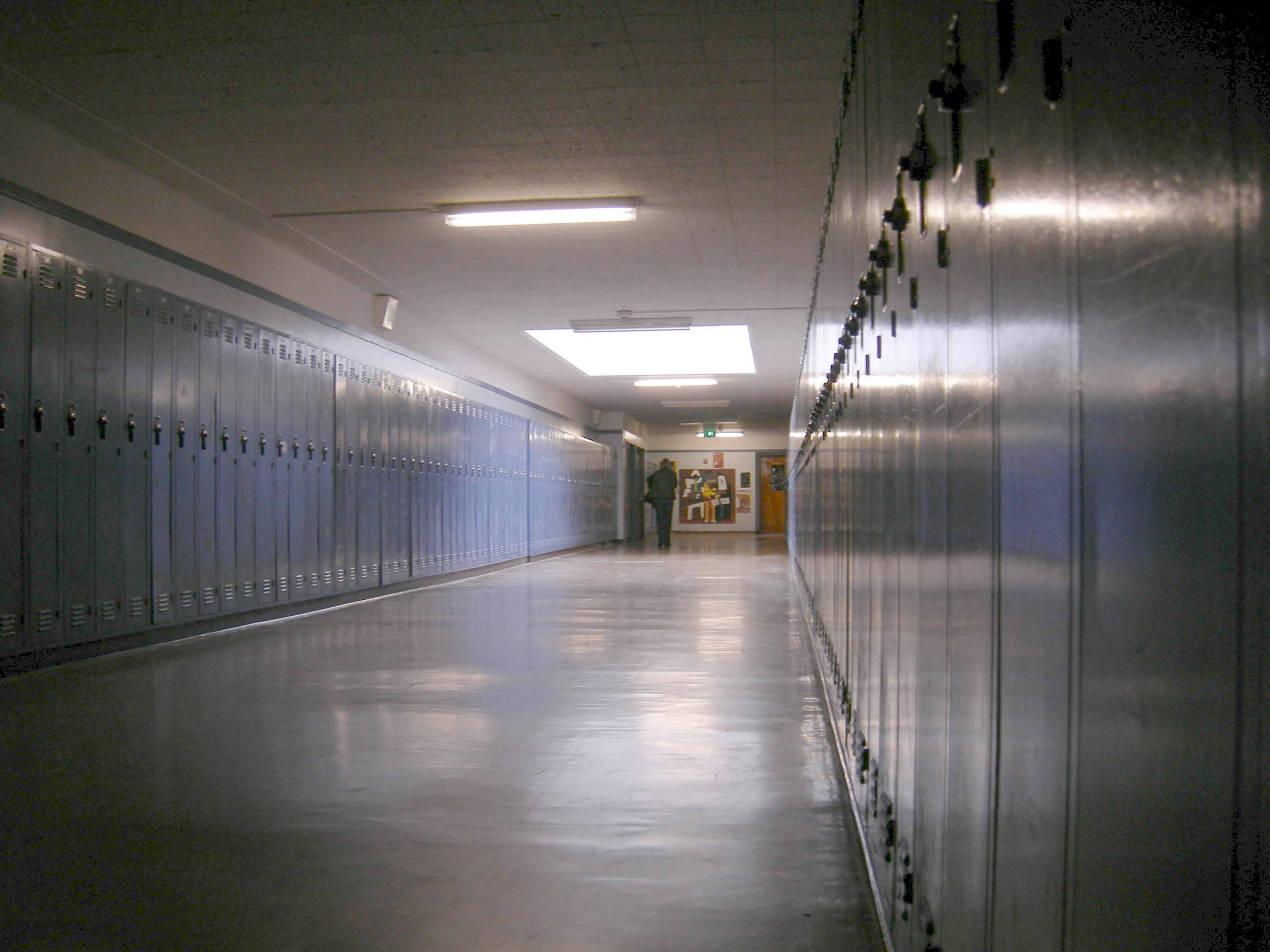 Eckstein_Middle_School_hallway_02A.jpg