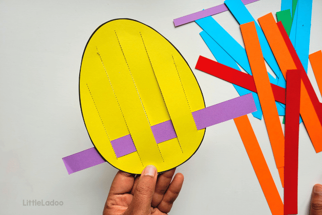 Egg paper Weaving craft (10).png