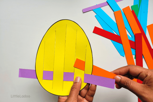 Egg paper Weaving craft (11).png