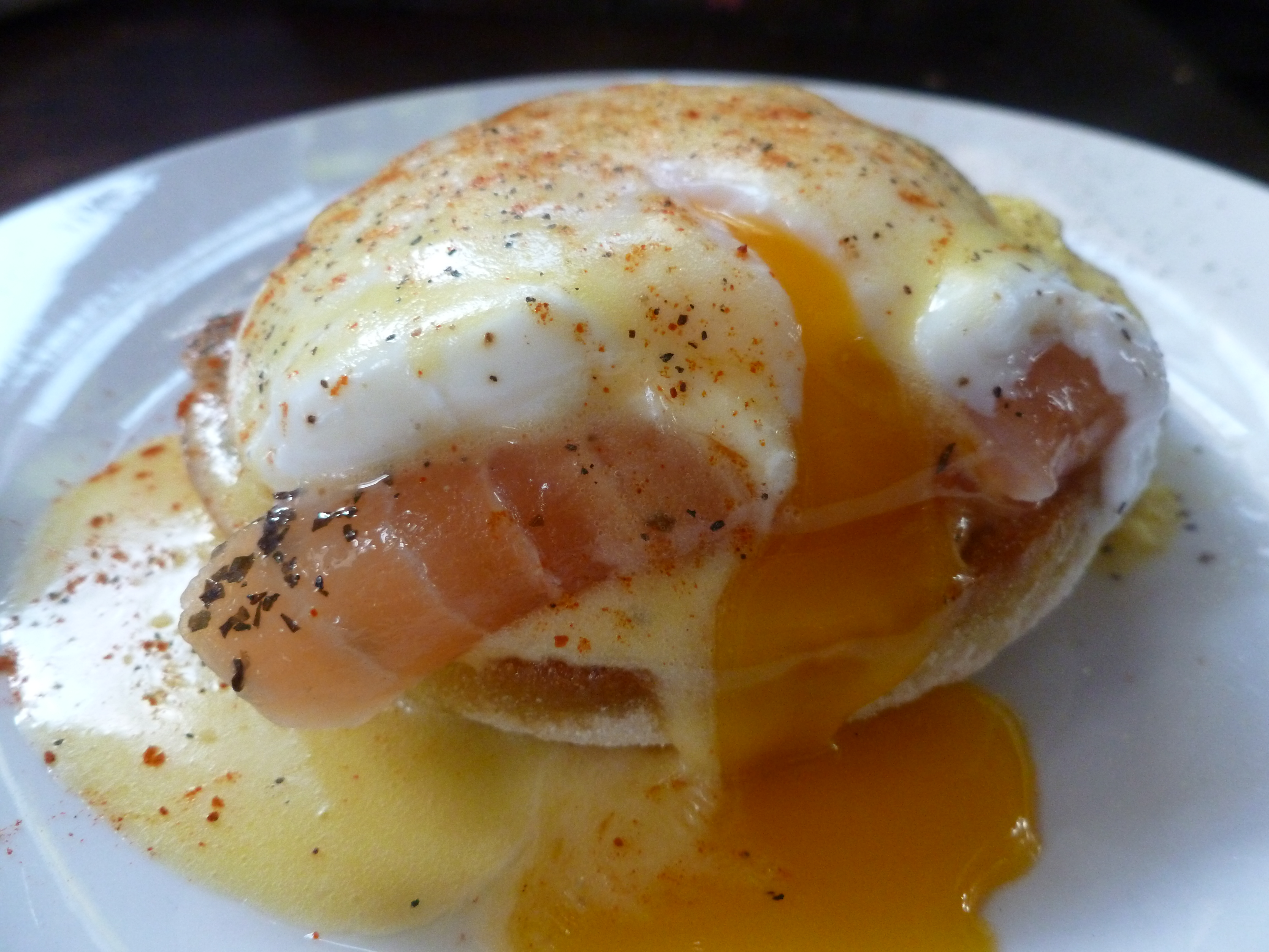 Eggs benedict 075.JPG