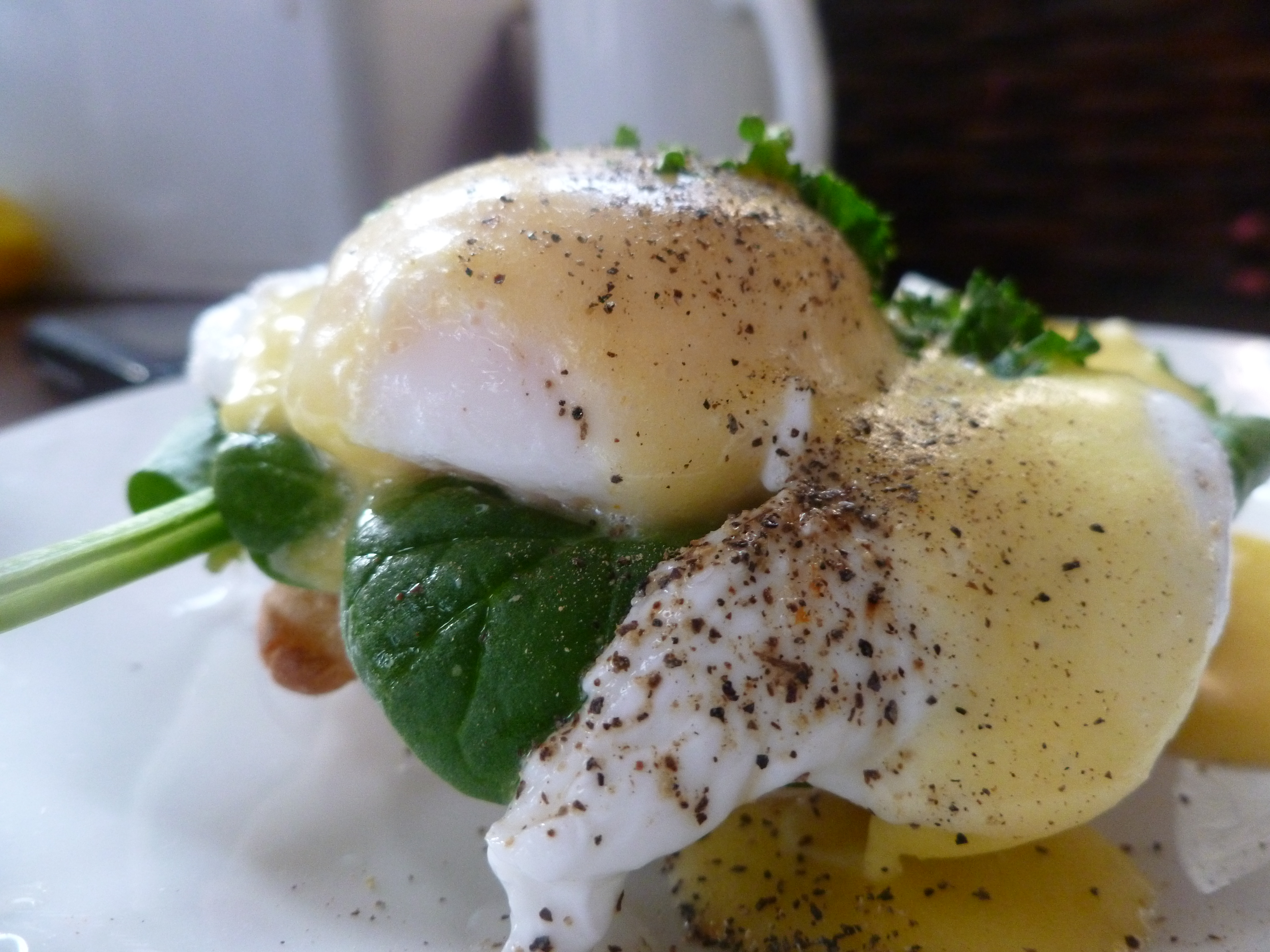 Eggs benedict 096.JPG