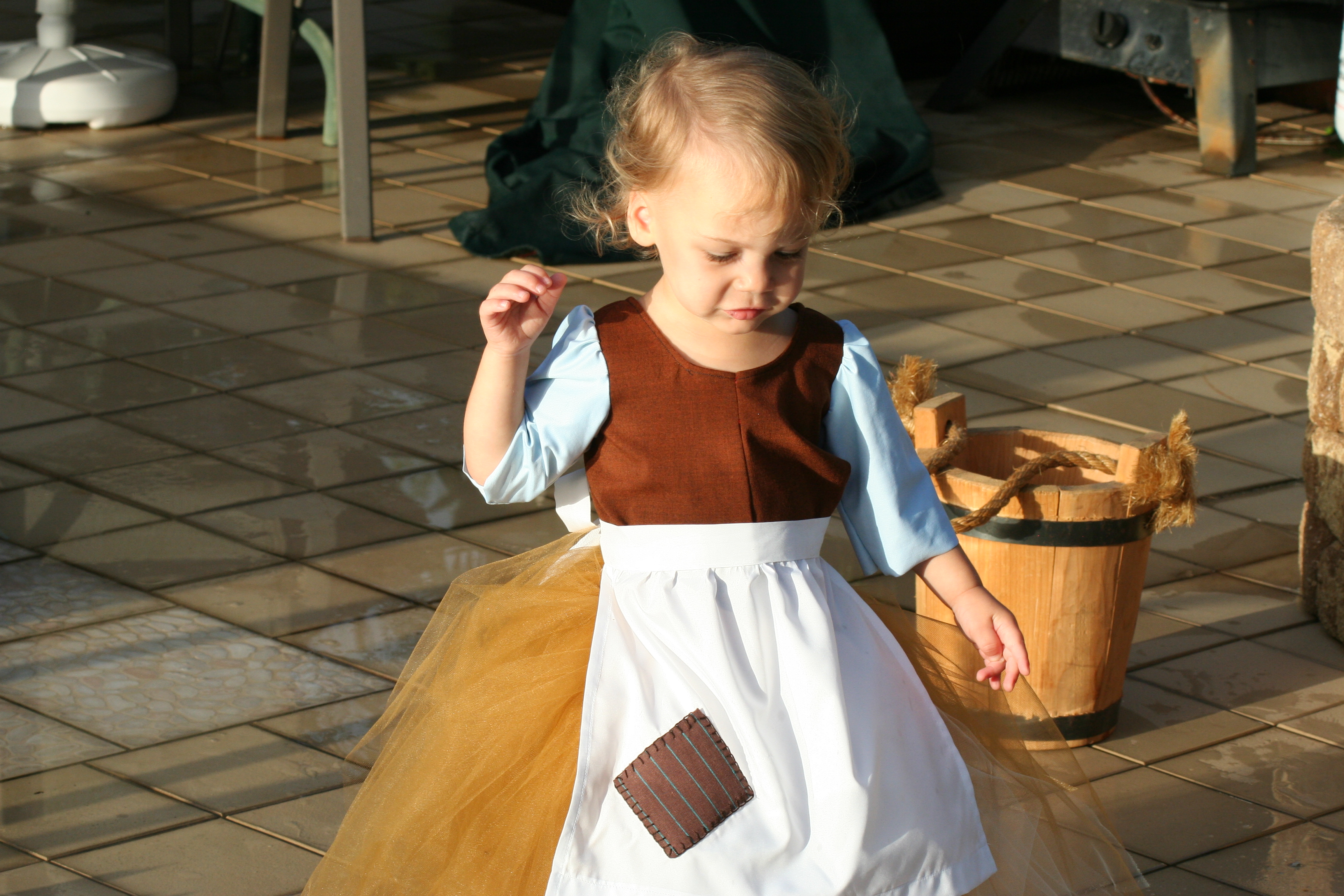 El 2013 ,Cinderella rags,tinkerbell.hunter , raggedy,victorian 041.JPG