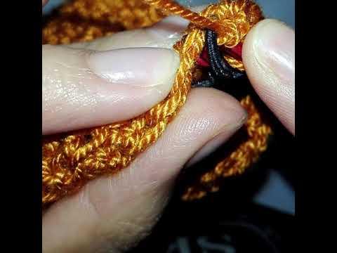 Embed rubber thread in crochet knitted