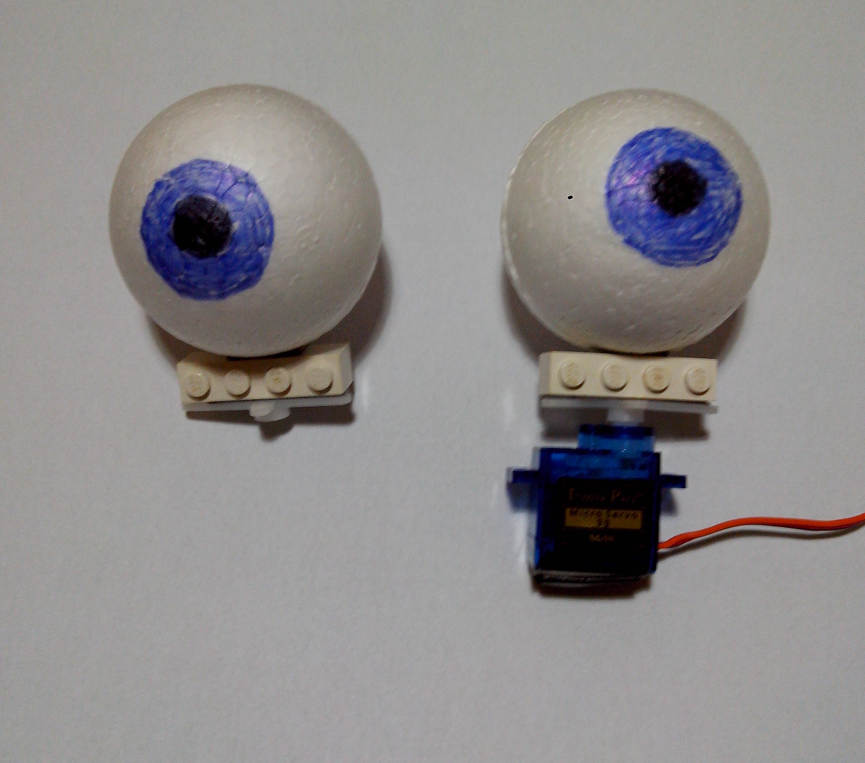 Eye-Balls+Servo3.png