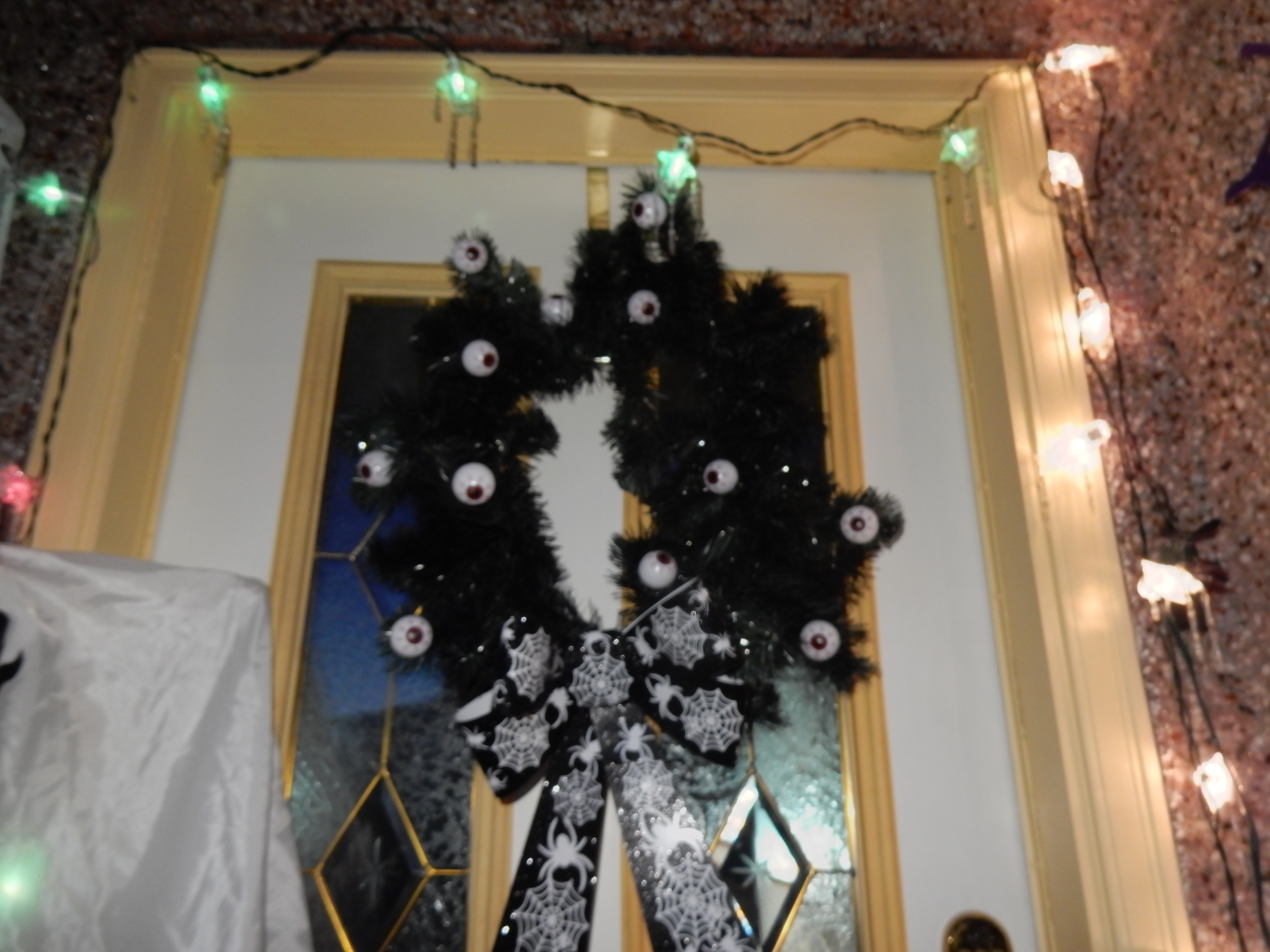 Eyeball wreath_04.JPG