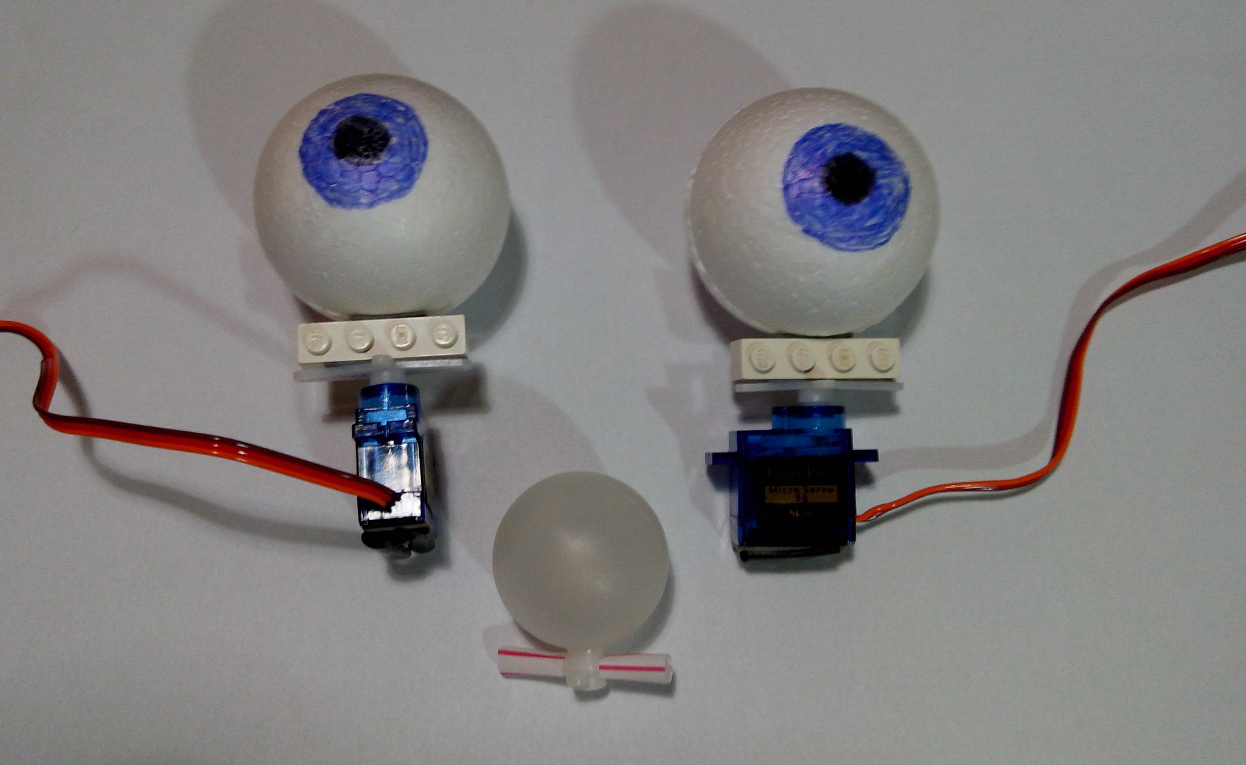 Eyes-Servos-PingPongBall.png