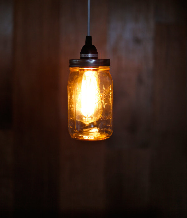 Featured-Image-mason-jar-hanging-light-02.jpg