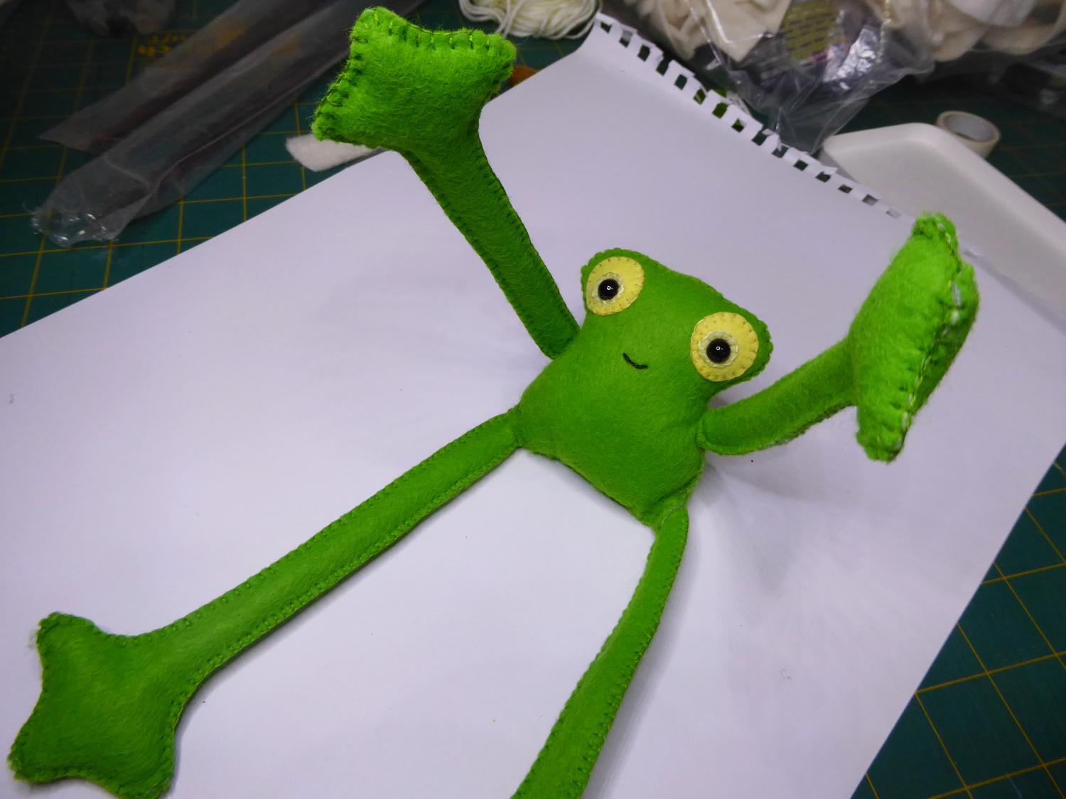 Felt frog pal 37.JPG