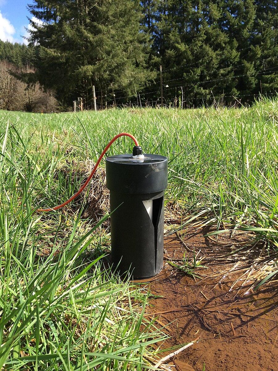 Field-installation-of-a-water-level-sensor-inside-a-flow-container.jpg