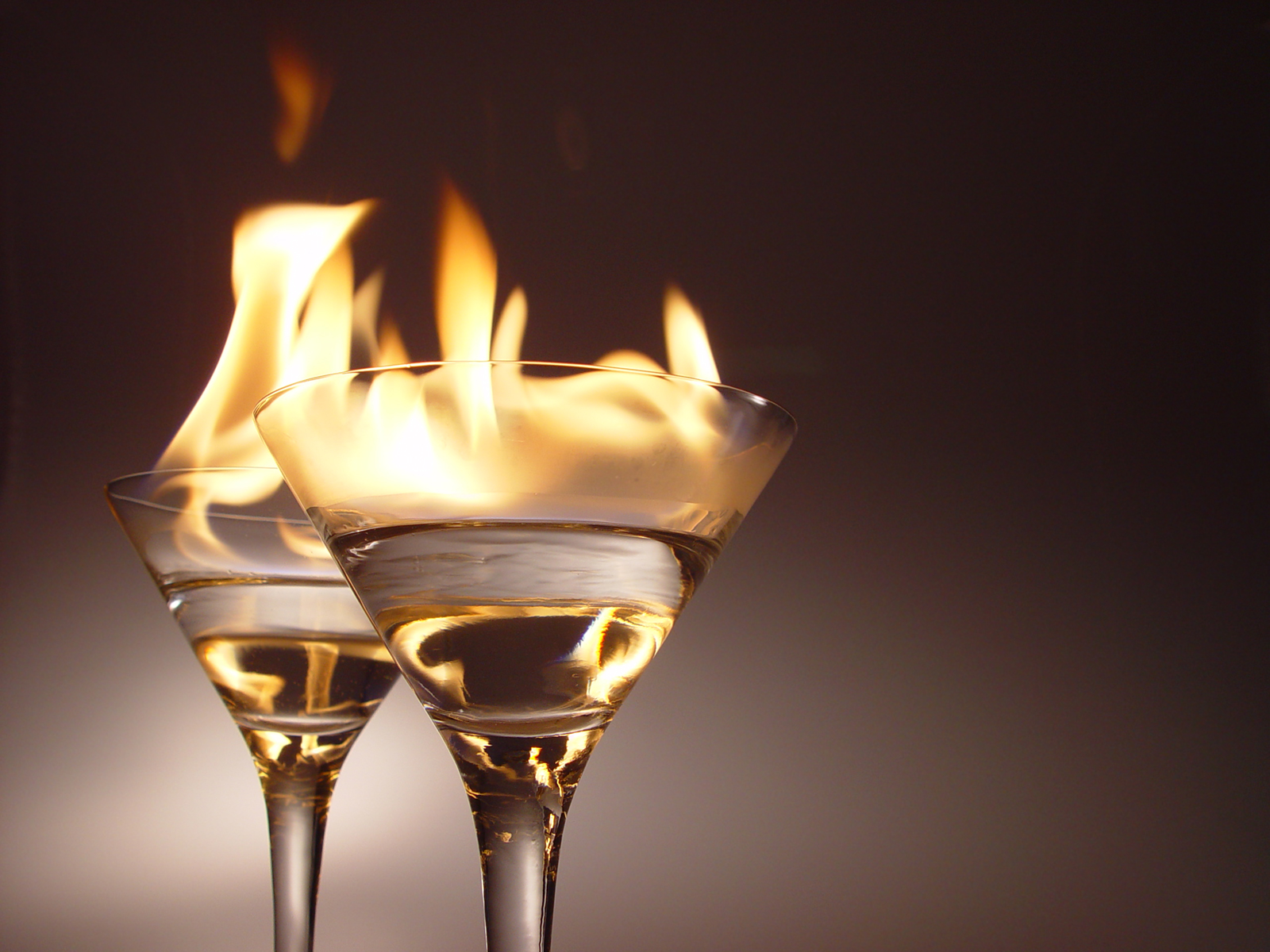 Flaming_cocktails.jpg