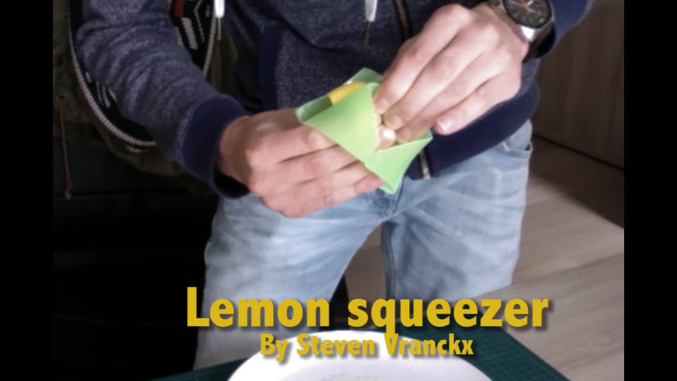 Flat packed Lemon squeezer