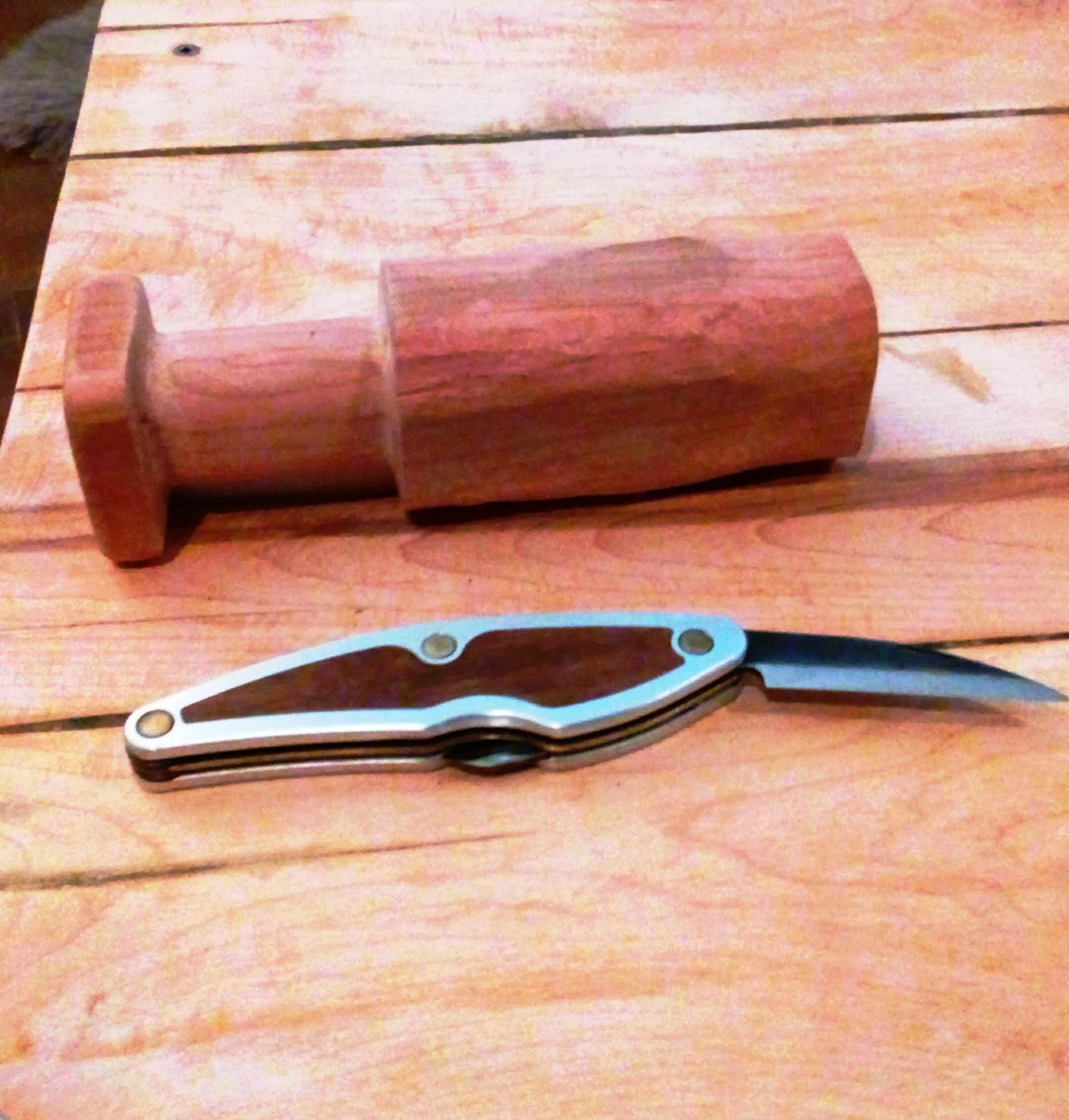 Flexcut Knife and Side View.jpg