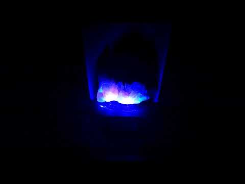 Fluorescent mineral stand