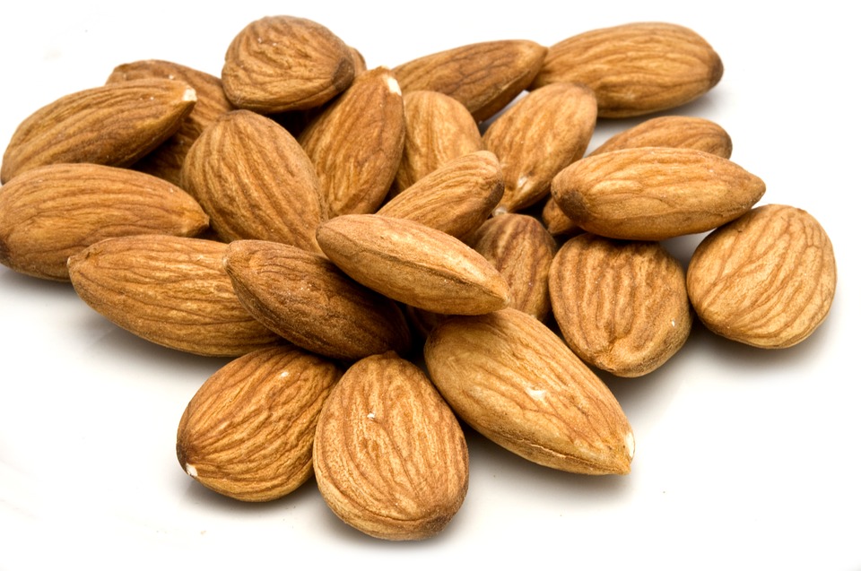 Food-Dried-Almonds-Almonds-Nut-Organic-Snack-1326472.jpg