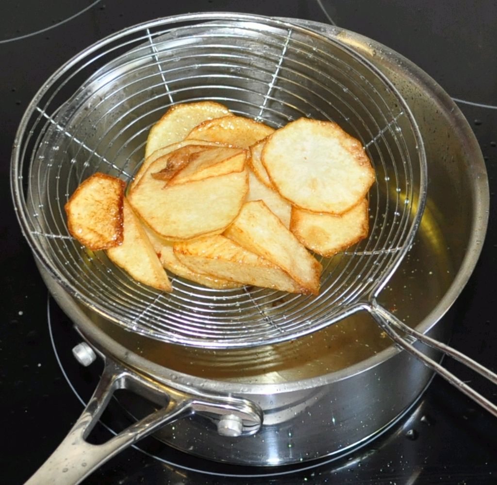 Frying_Potatoskins_15.jpg