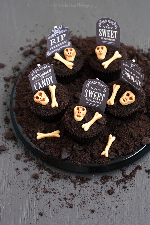 Graveyard Cupcakes 1.jpg