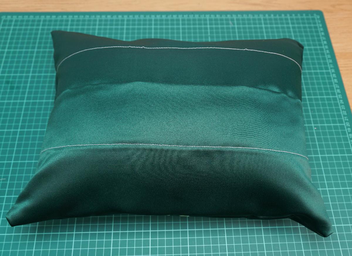 Green &amp; Gold Cushion 4o.jpg