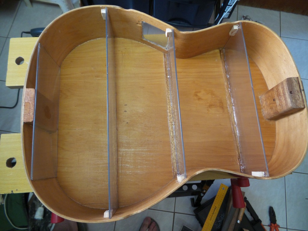 GuitarShelf_CavanhaMan_52.jpg