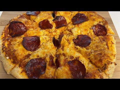 HOW TO MAKE A PIZZA FROM SCRATCH AT HOME!