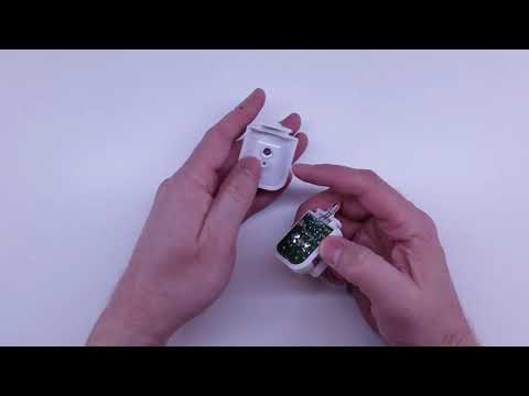 Hack Your Nightlight With a Color Changing LED