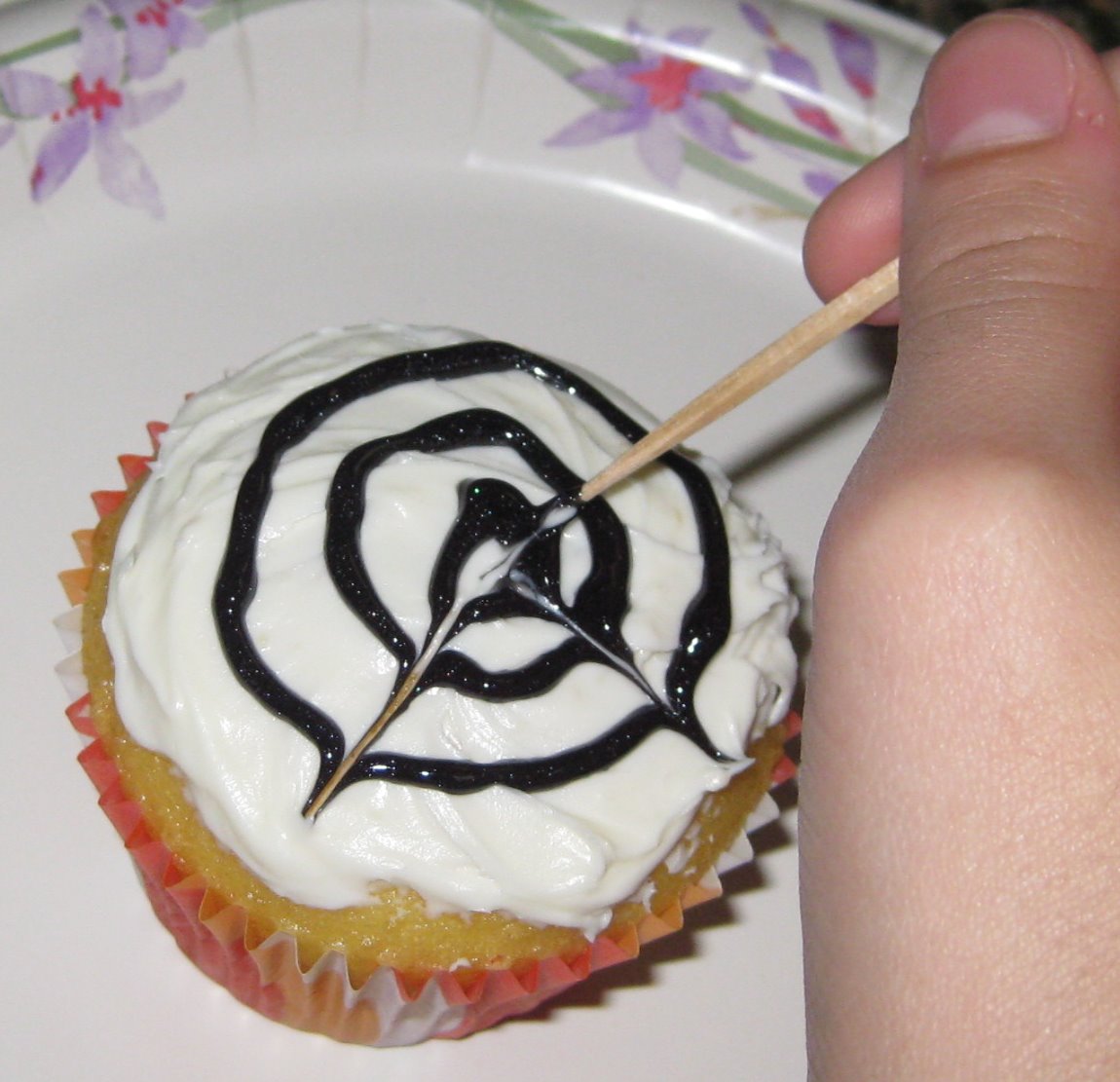 Halloween Spider Cupcakes 003.JPG