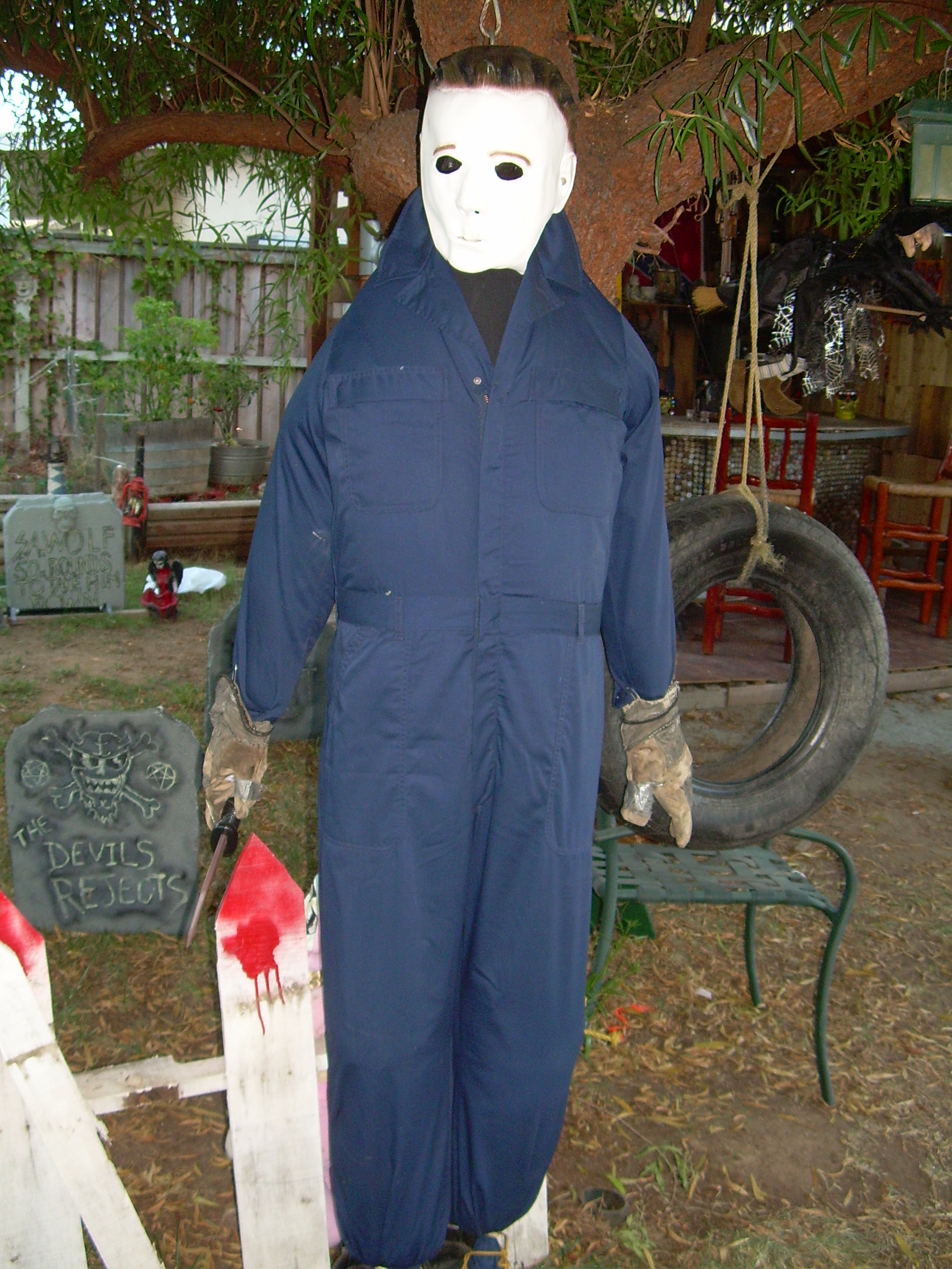 Halloween decorations 2012 044.JPG