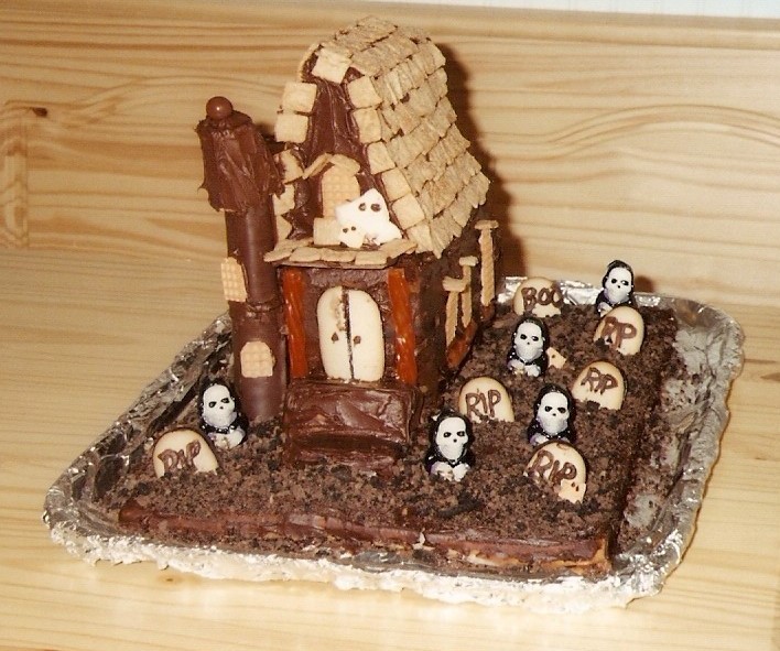 Haunted House cake.jpg