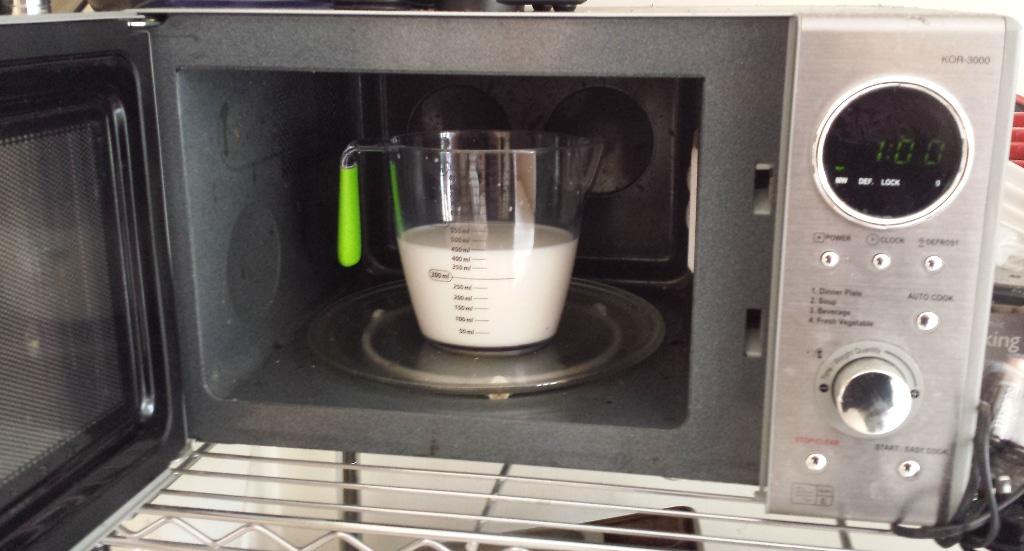 Heat-Milk-Microwaves-baby.jpg