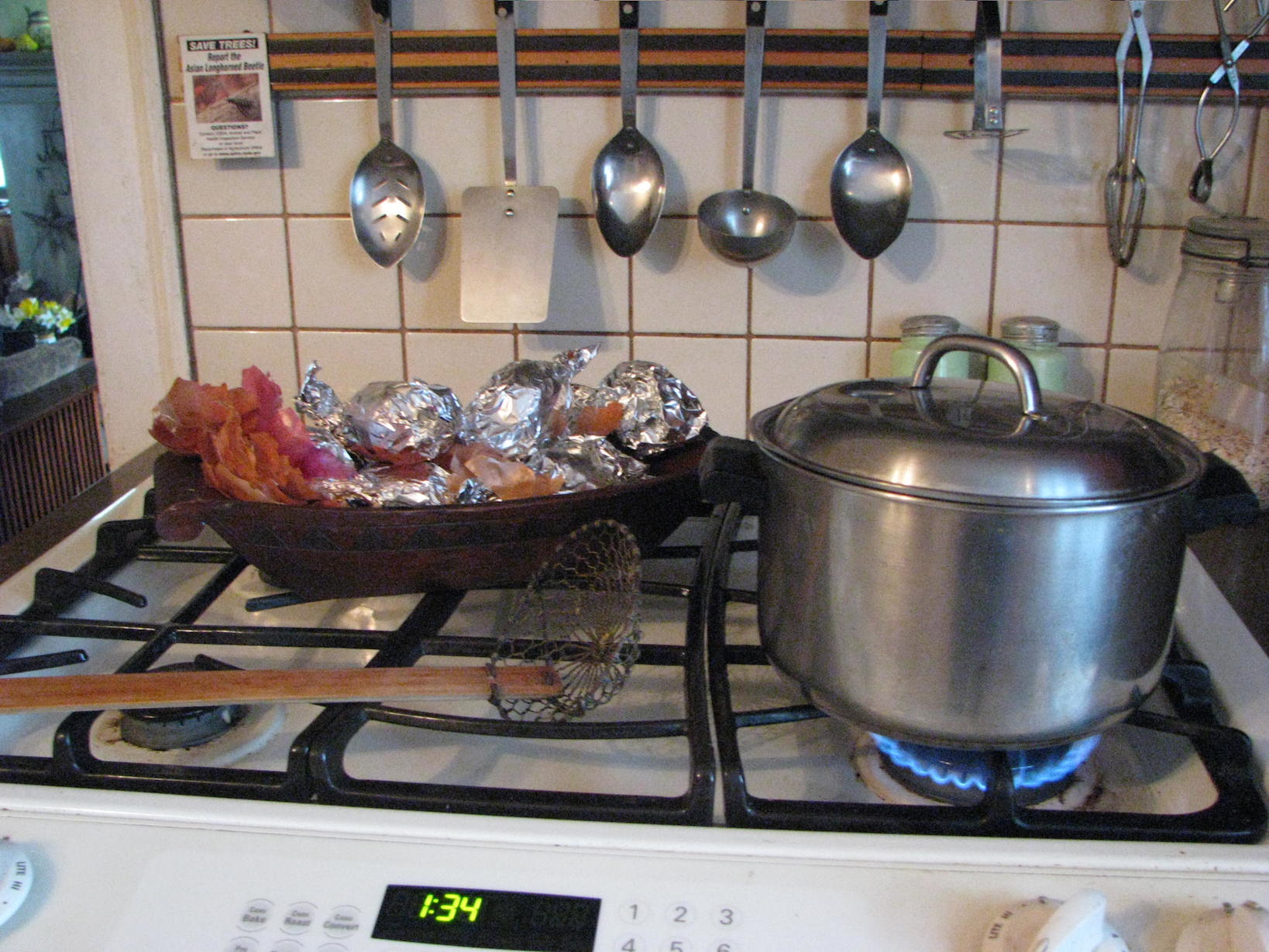 Heating Water on Stove Eggs-Dutch Dying Eggs 4-15-14.JPG