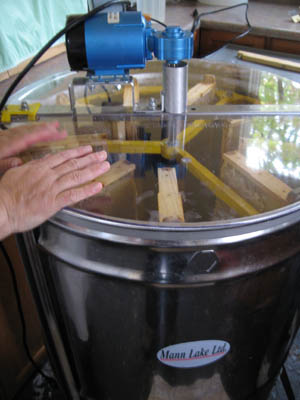 HoneyExtraction057.jpg