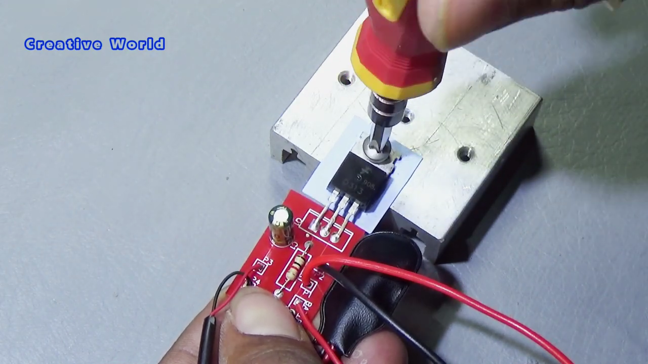 How To Make Mini Audio Amplifier Using One Transistor __ JLCPCB.mp4_000241908.png