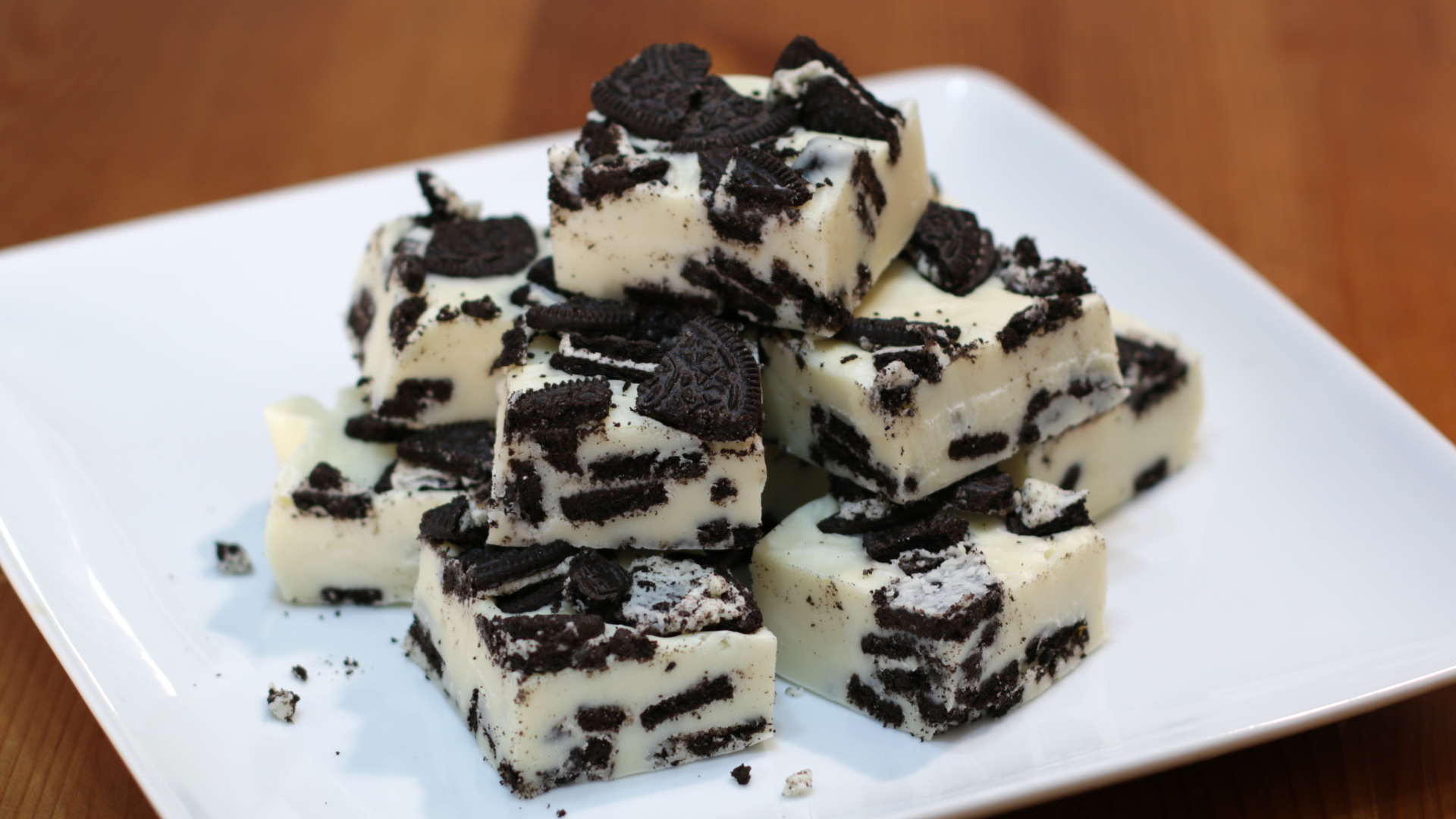 How to Make Cookies and Cream Fudge Easy Fudge Recipe.jpg