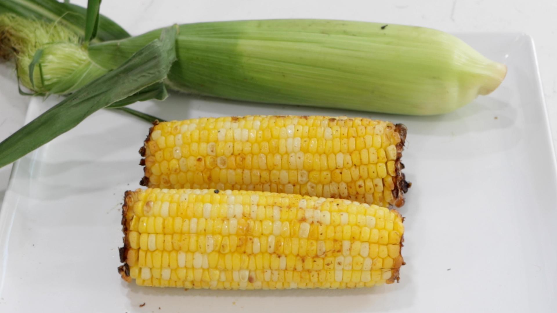 How to Make Corn on the Cob in the Air Fryer.00_04_02_18.Still005.jpg