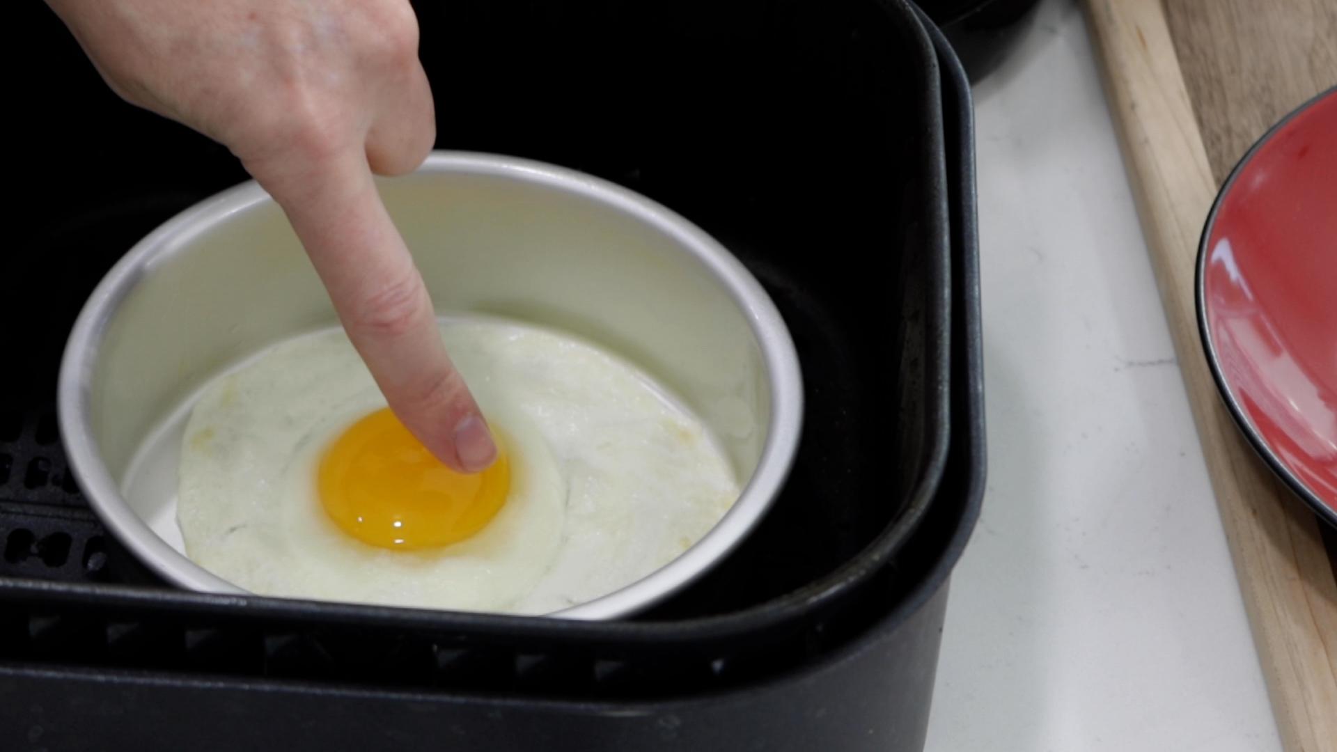 How to Make a Fried Egg in Air Fryer.00_02_39_10.Still005.jpg