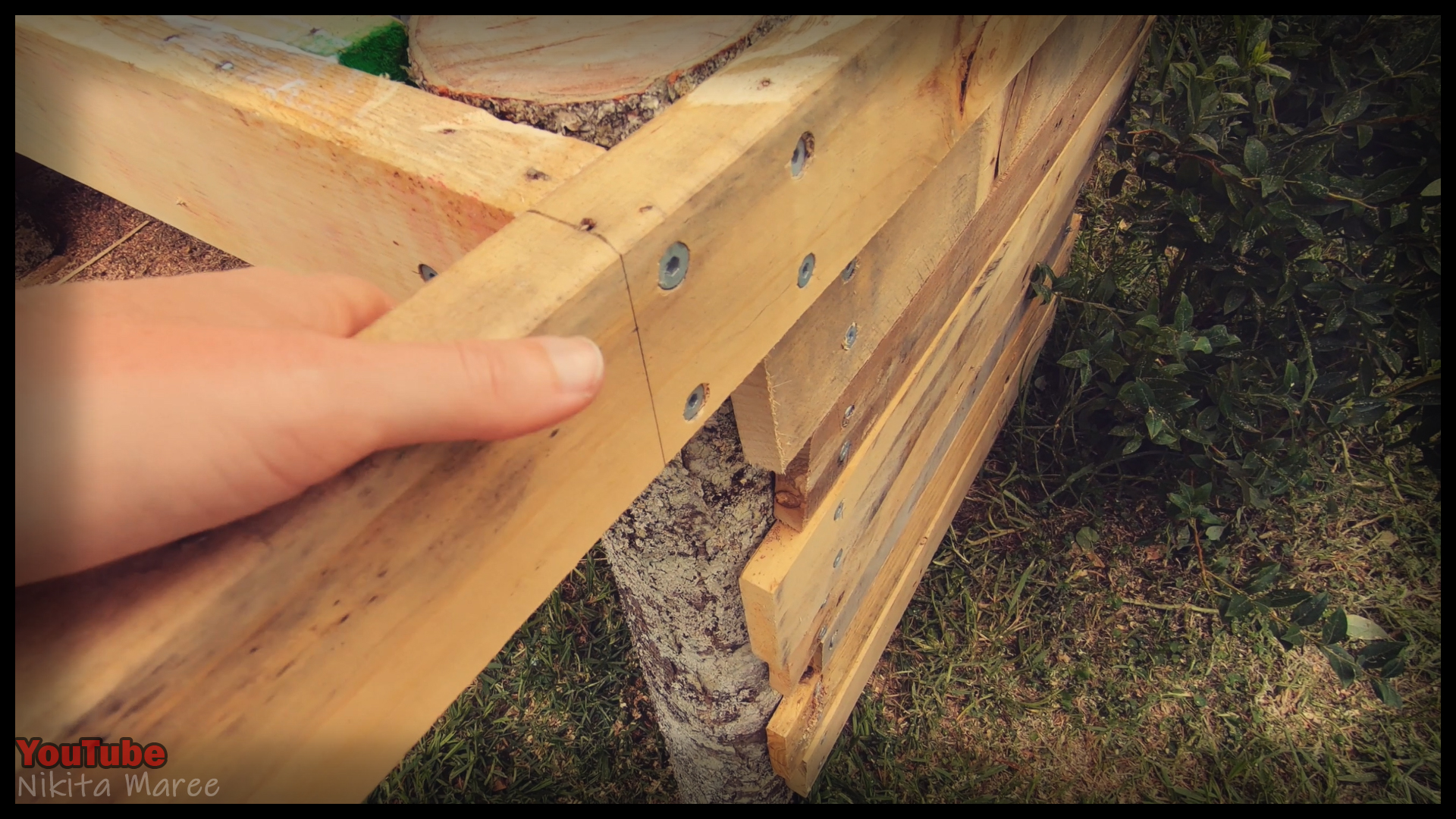 How to build a Work Bench Easy DIY Step by step building instructions with pallet wood (14).jpg