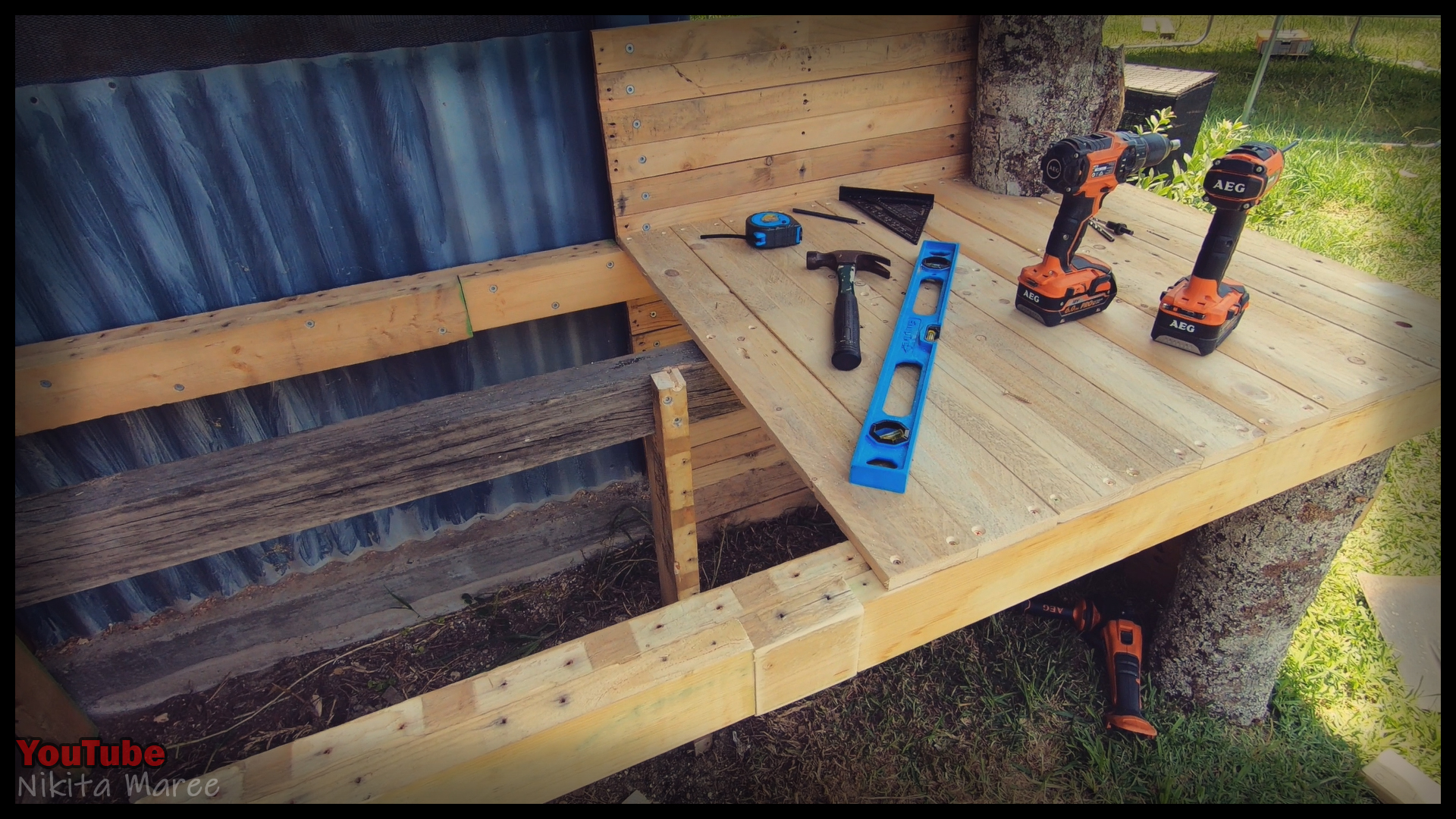 How to build a Work Bench Easy DIY Step by step building instructions with pallet wood (21).jpg