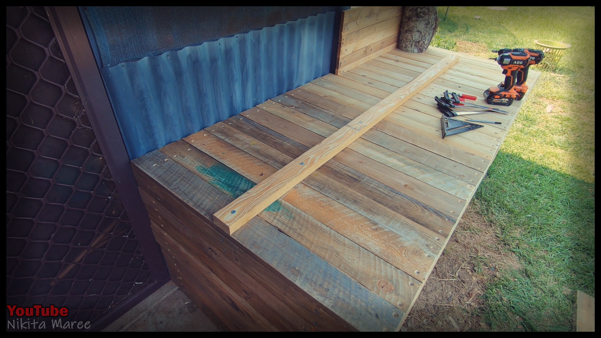 How to build a Work Bench Easy DIY Step by step building instructions with pallet wood (25).jpg