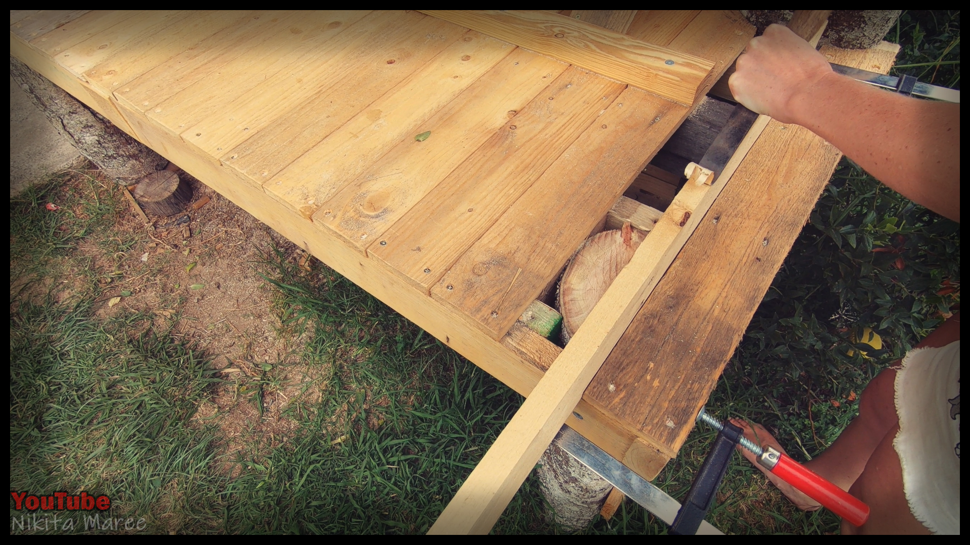 How to build a Work Bench Easy DIY Step by step building instructions with pallet wood (30).jpg